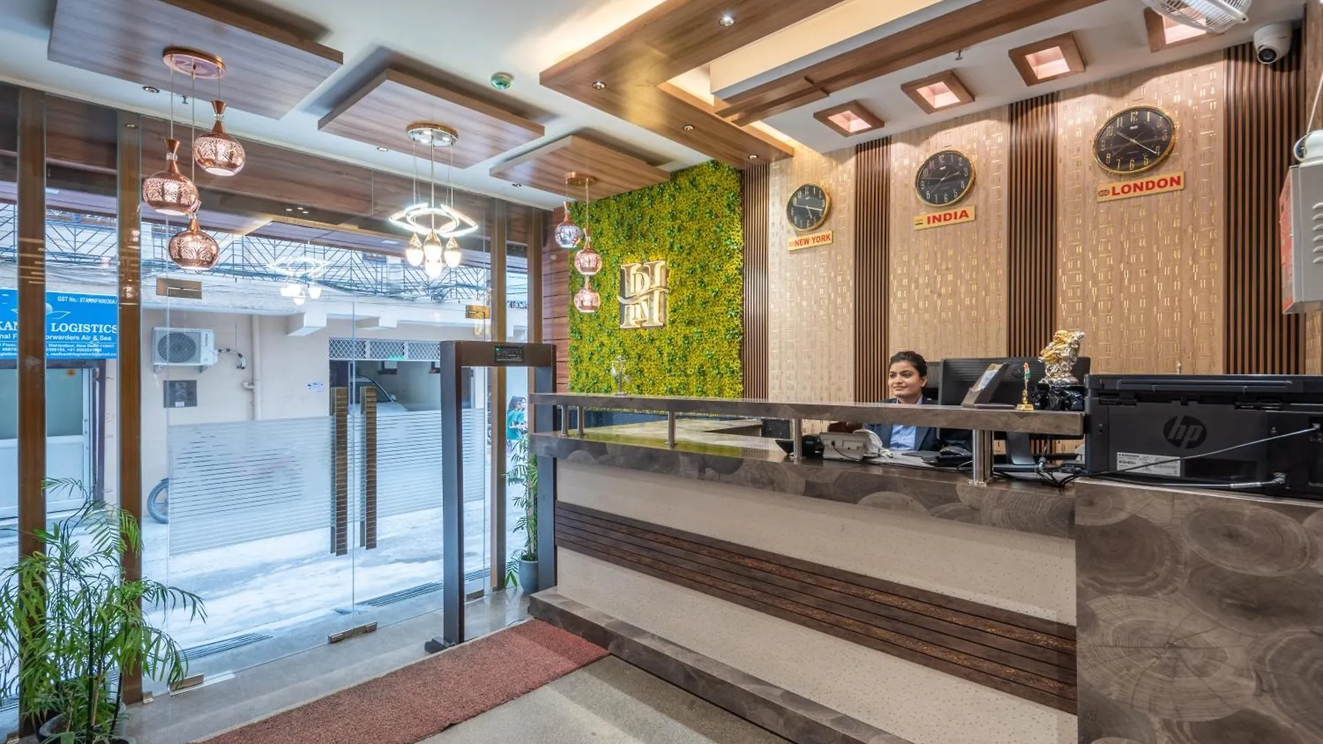 Hotel Royal Inn Igi contacts
